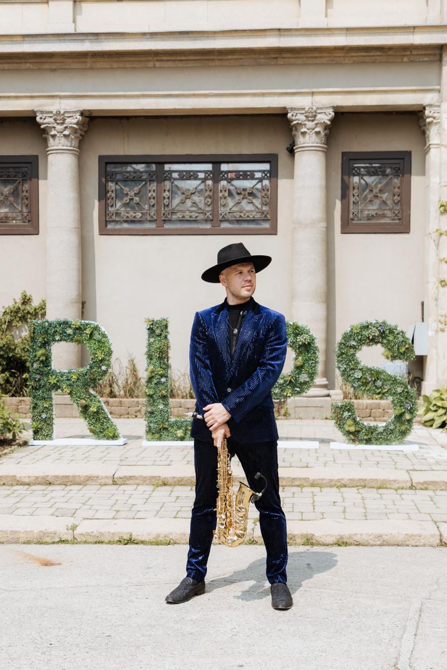Saxophonist Nikita Naymushin, Musique et animation, Toronto, ON, photo 1
