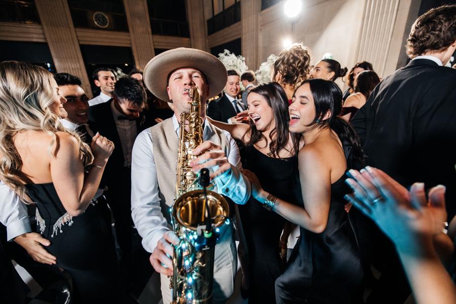 Saxophonist Nikita Naymushin, Musique et animation, Toronto, ON, photo 3