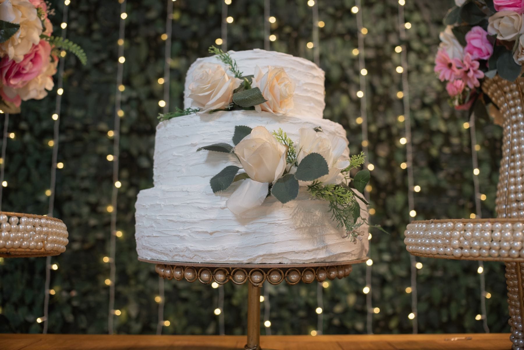 When to book wedding vendors