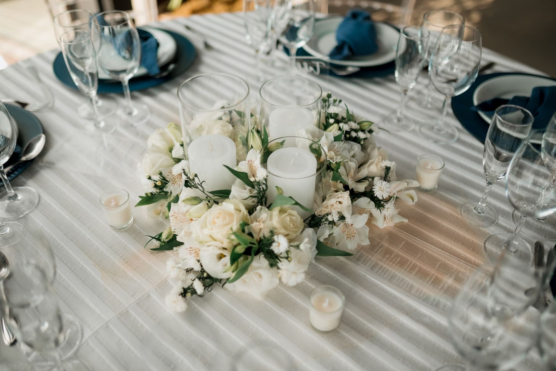 Elegant wedding table centerpiece with candles