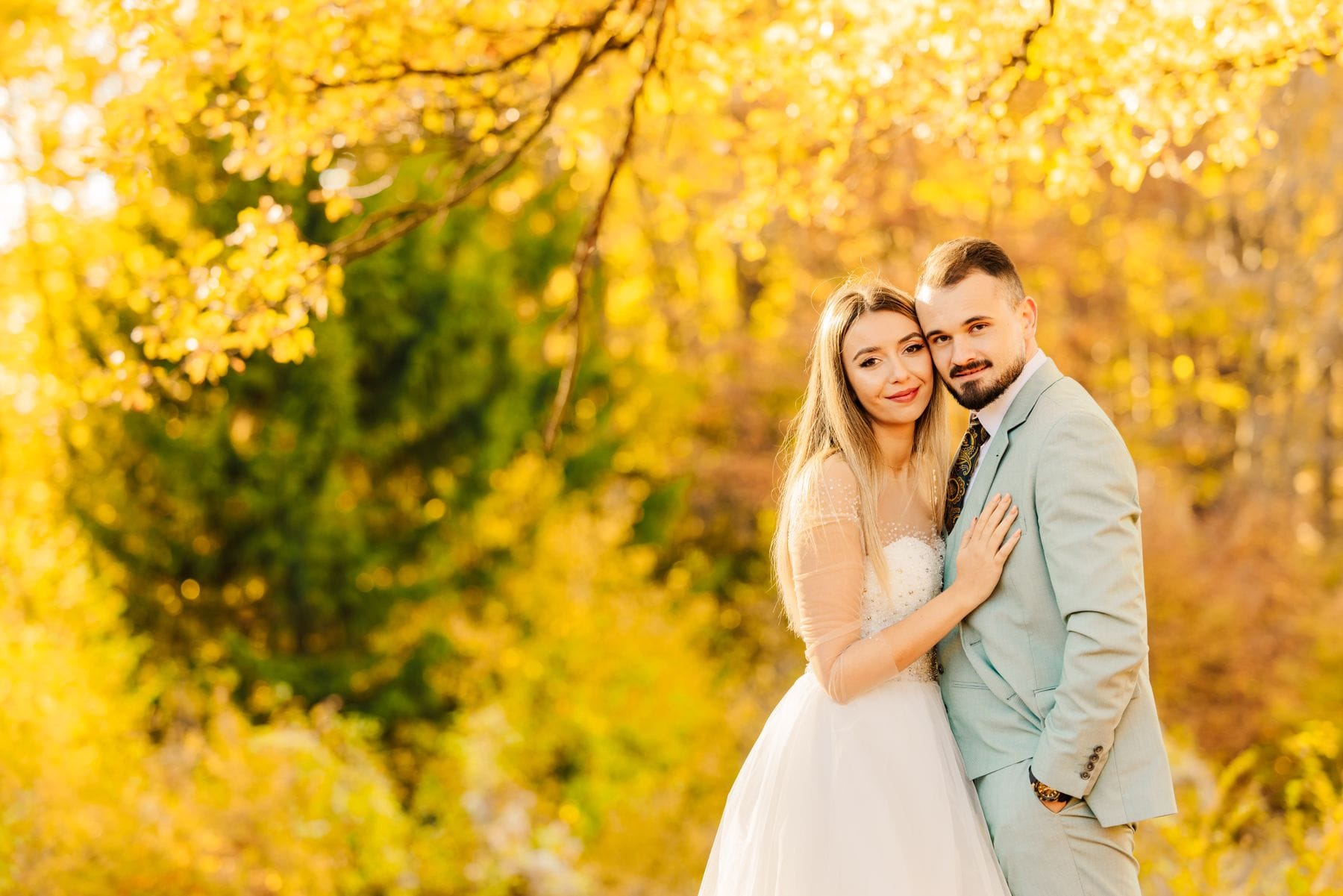 Romantic autumn wedding in bra ov s vibrant forest